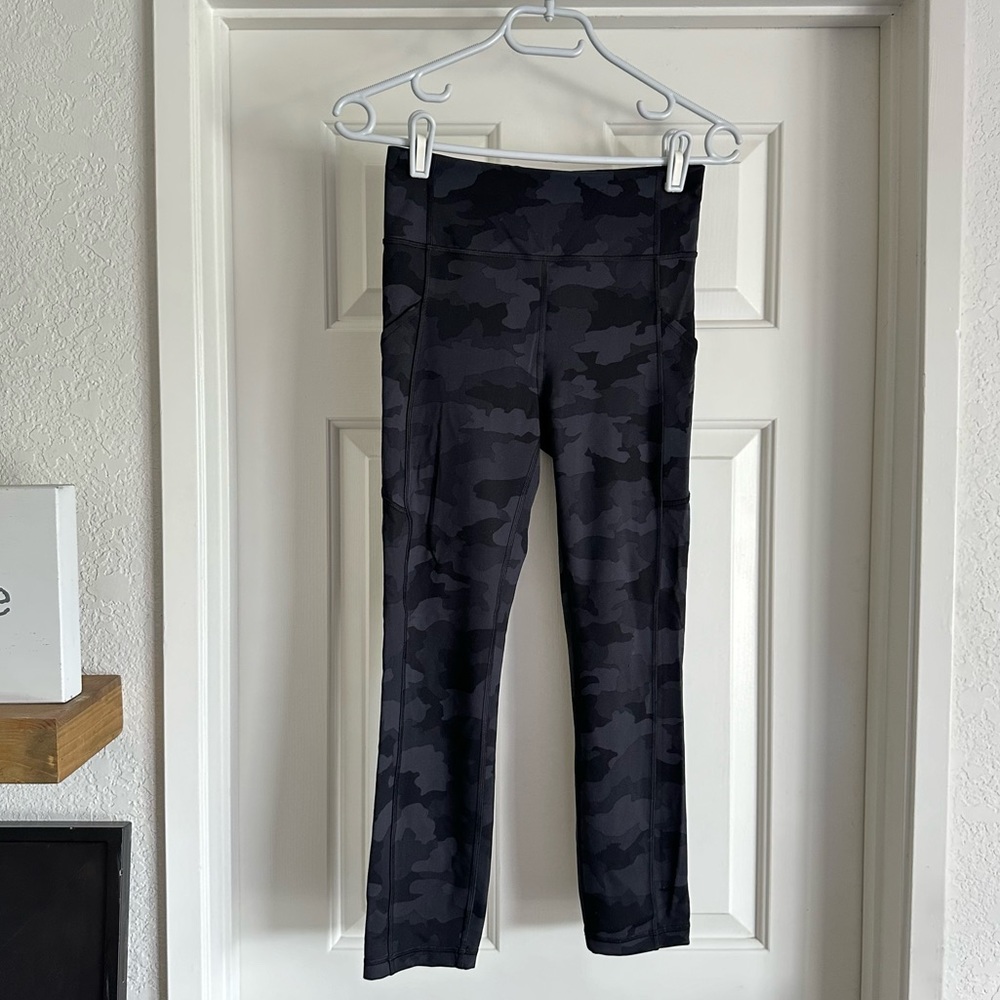 Lululemon Invigorate High Rise Crop Legging 23”  Heritage Camo Deep Coal Size 6